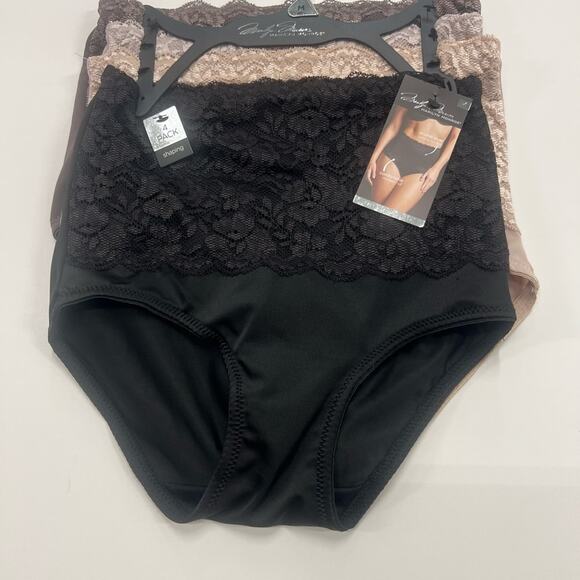 🆕Marilyn Monroe Lace Shaping Briefs SZ M - Picture 1 of 5